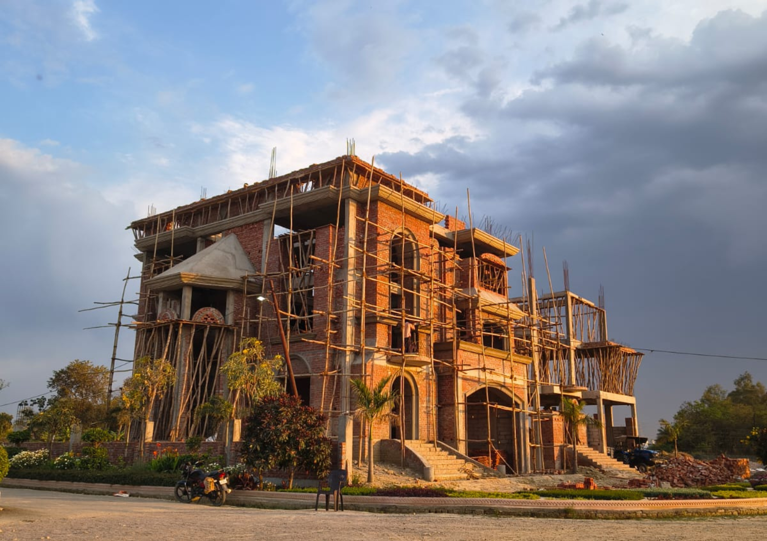 Floret Town Designed by V-Trims Design – A Landmark of Classical Elegance in Lucknow